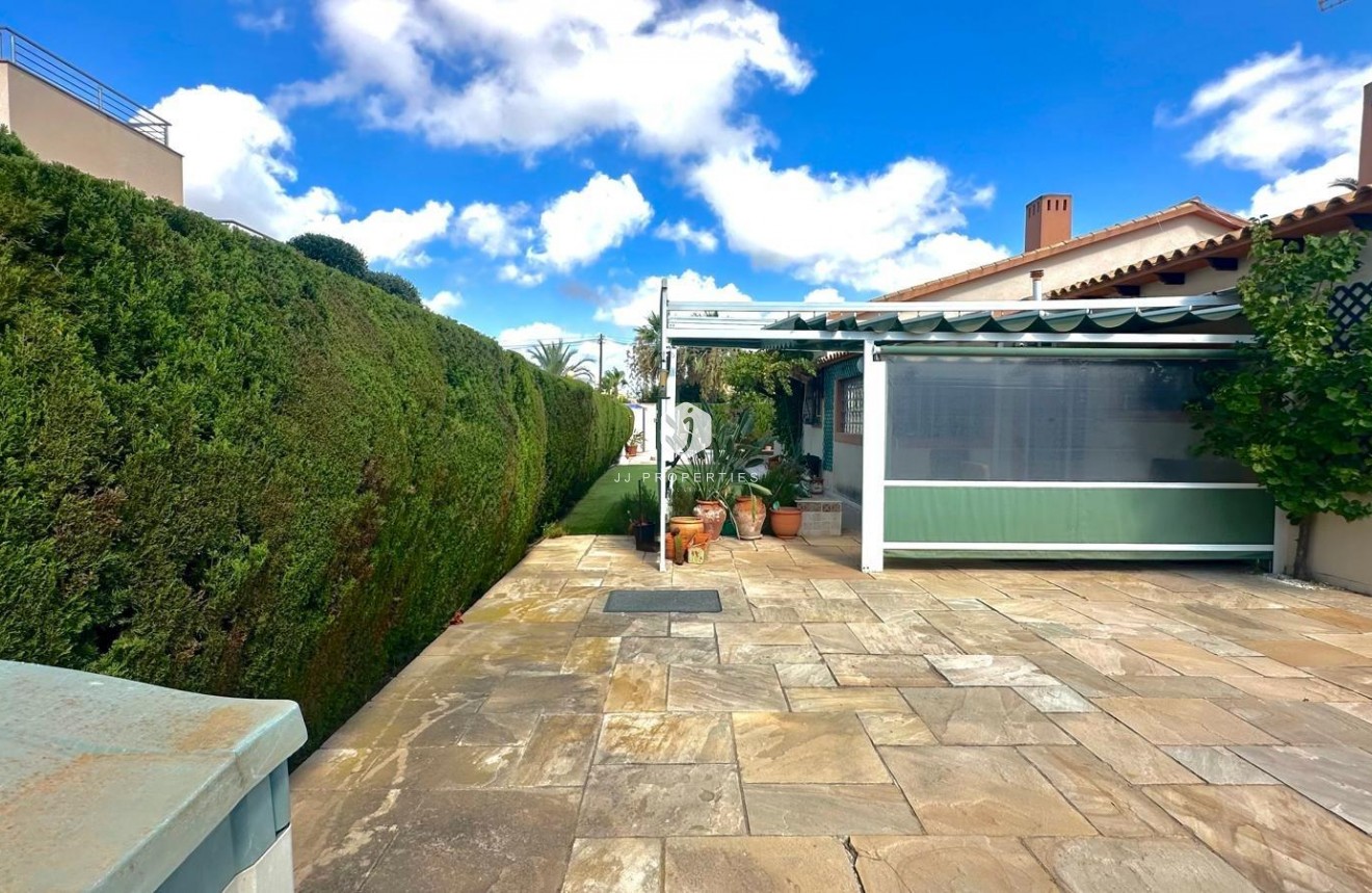 Aus zweiter Hand - Villa -
Cabo Roig - Costa Blanca