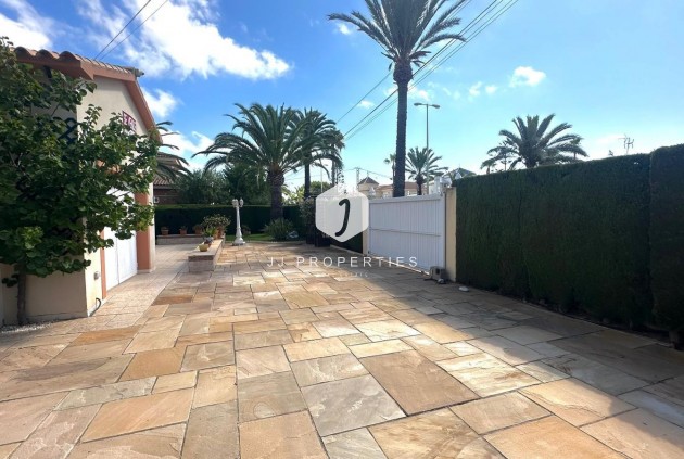 Aus zweiter Hand - Villa -
Cabo Roig - Costa Blanca