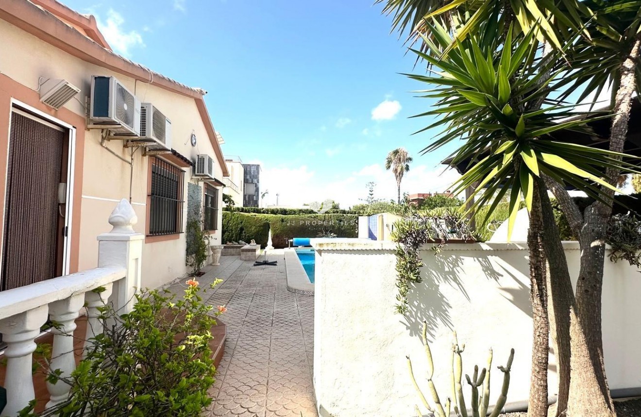 Aus zweiter Hand - Villa -
Cabo Roig - Costa Blanca