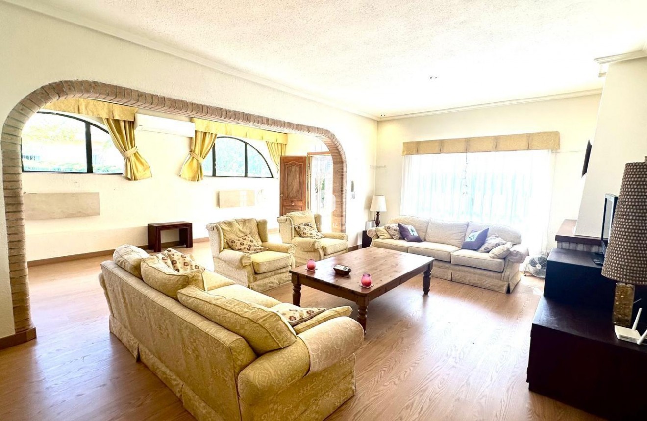 Aus zweiter Hand - Villa -
Cabo Roig - Costa Blanca