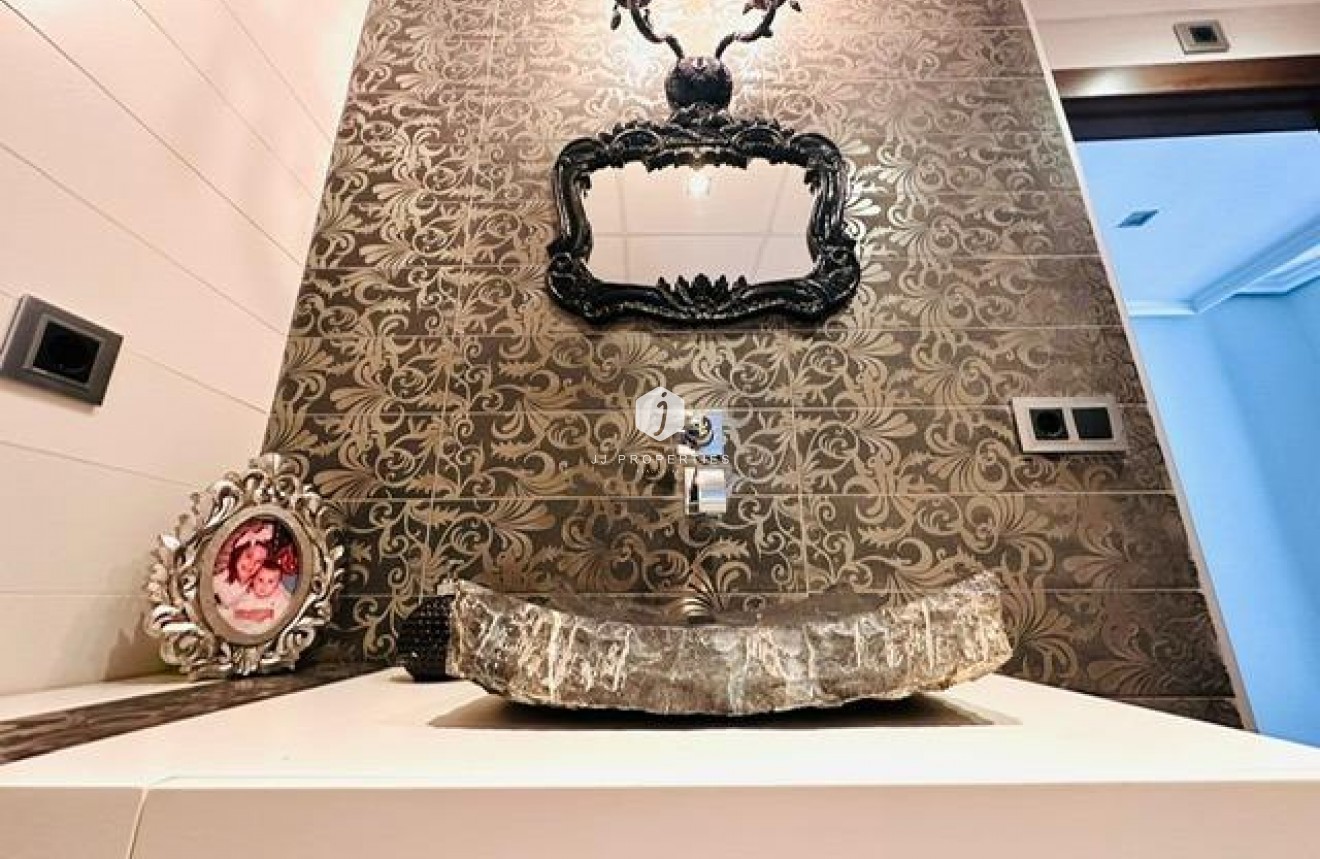 Resale - Apartment / flat -
Torrevieja - Estacion de autobuses