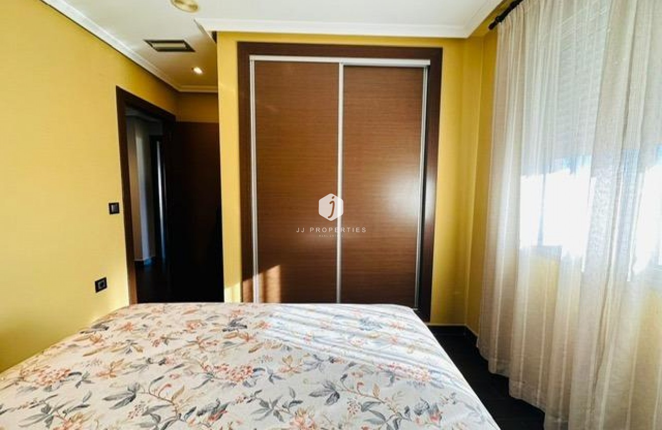 Resale - Apartment / flat -
Torrevieja - Estacion de autobuses