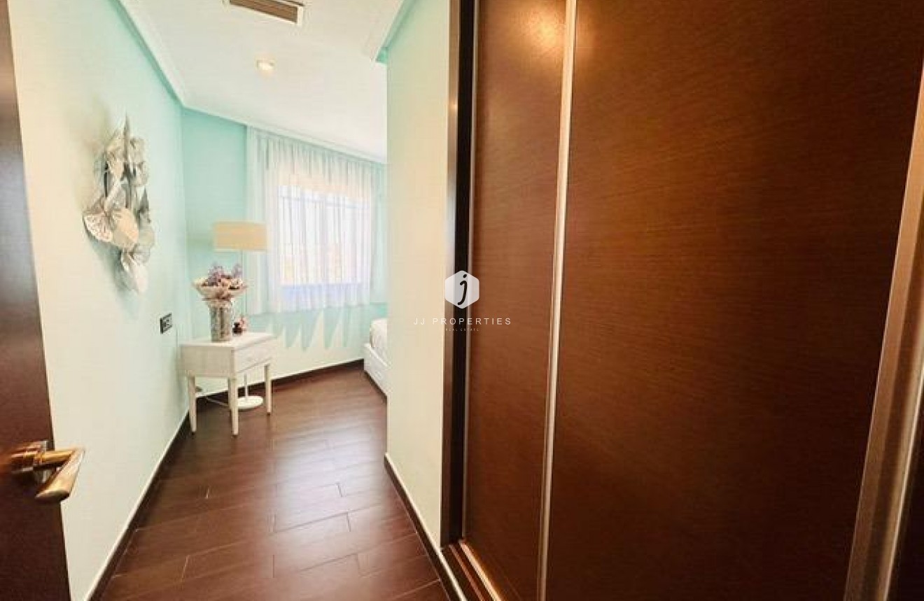 Resale - Apartment / flat -
Torrevieja - Estacion de autobuses