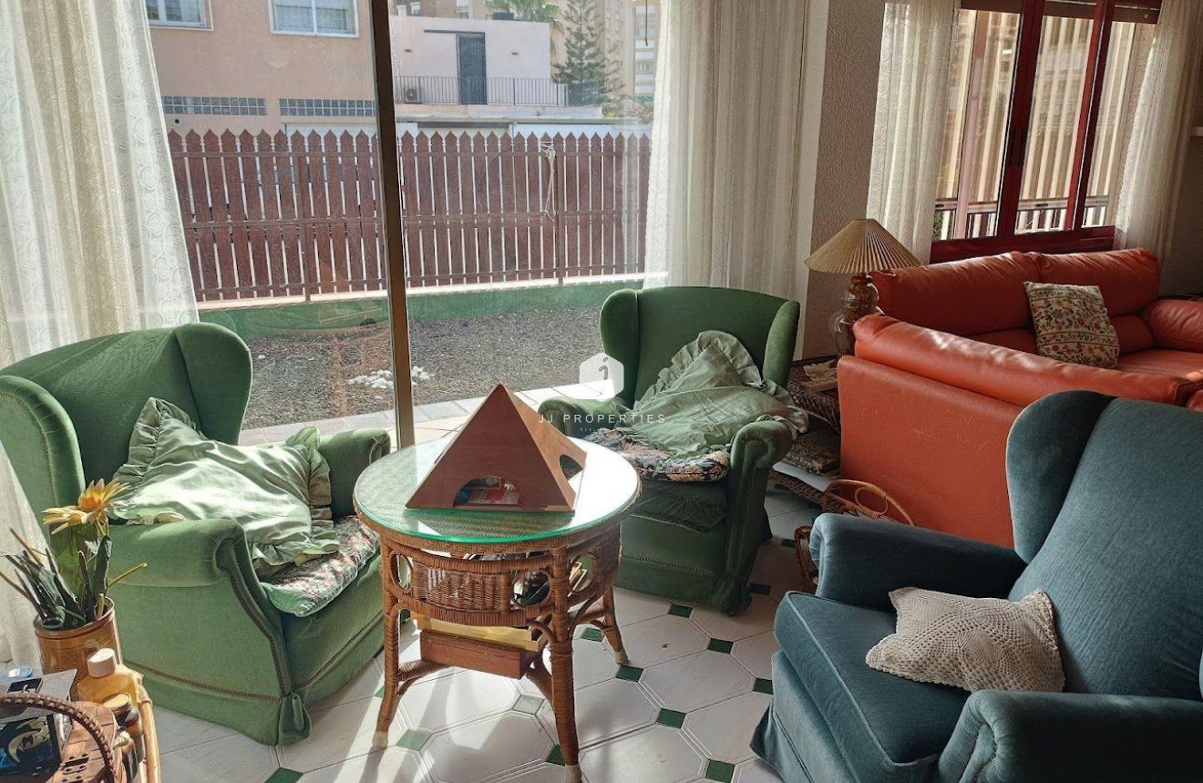 Resale - Villa -
Orihuela Costa - Campoamor