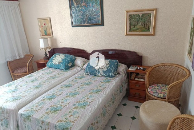 Resale - Villa -
Orihuela Costa - Campoamor