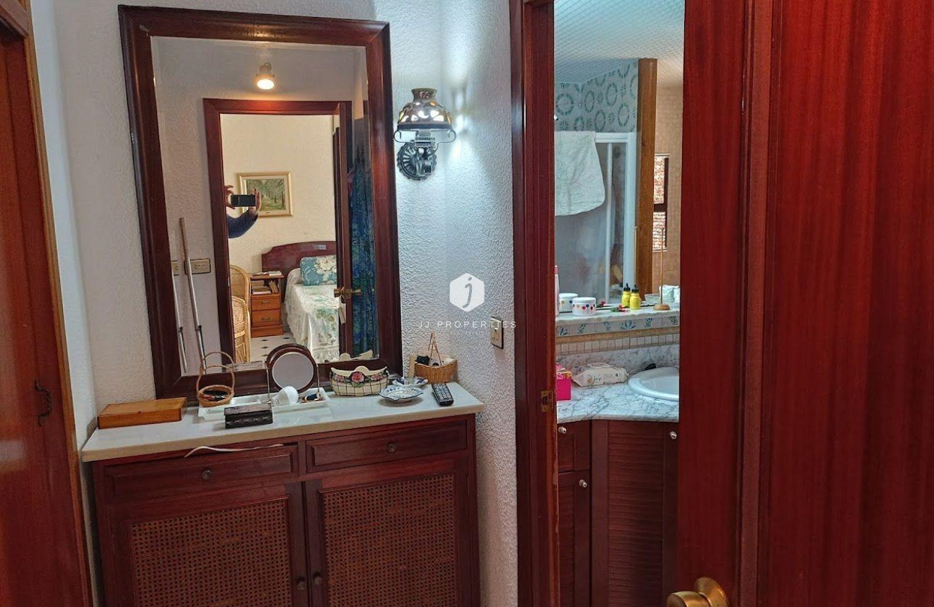 Resale - Villa -
Orihuela Costa - Campoamor