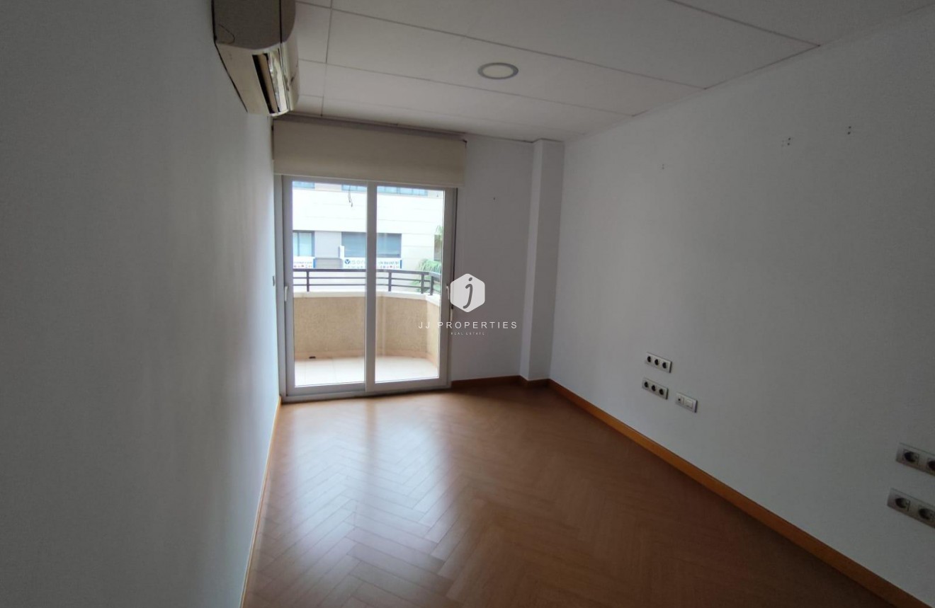 Resale - Apartment / flat -
Torrevieja - Puerto