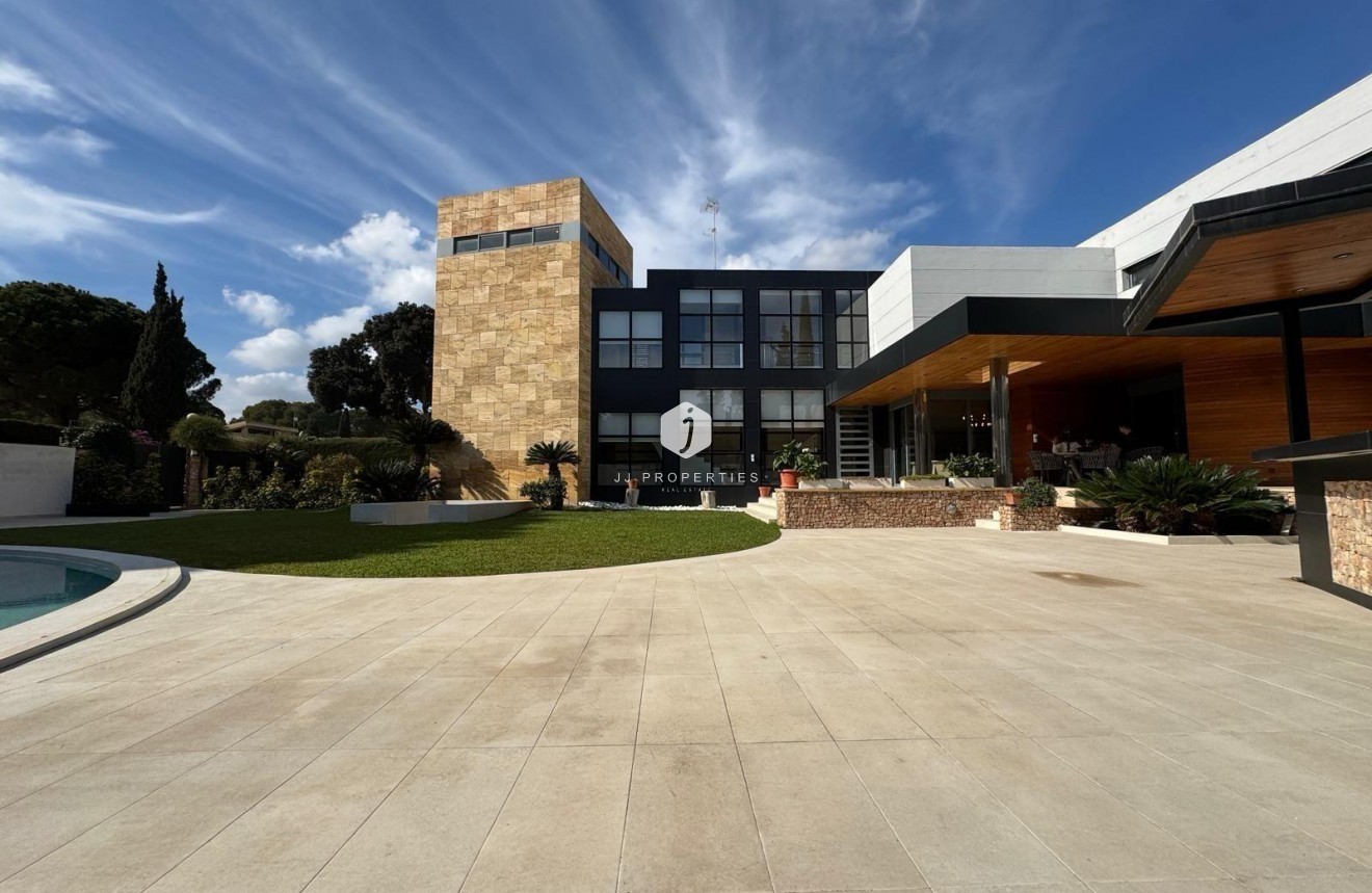 Resale - Villa -
Orihuela Costa - Altos De Campoamor