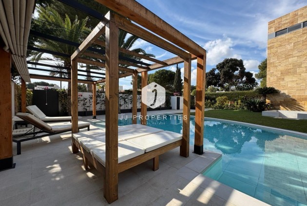 Resale - Villa -
Orihuela Costa - Altos De Campoamor