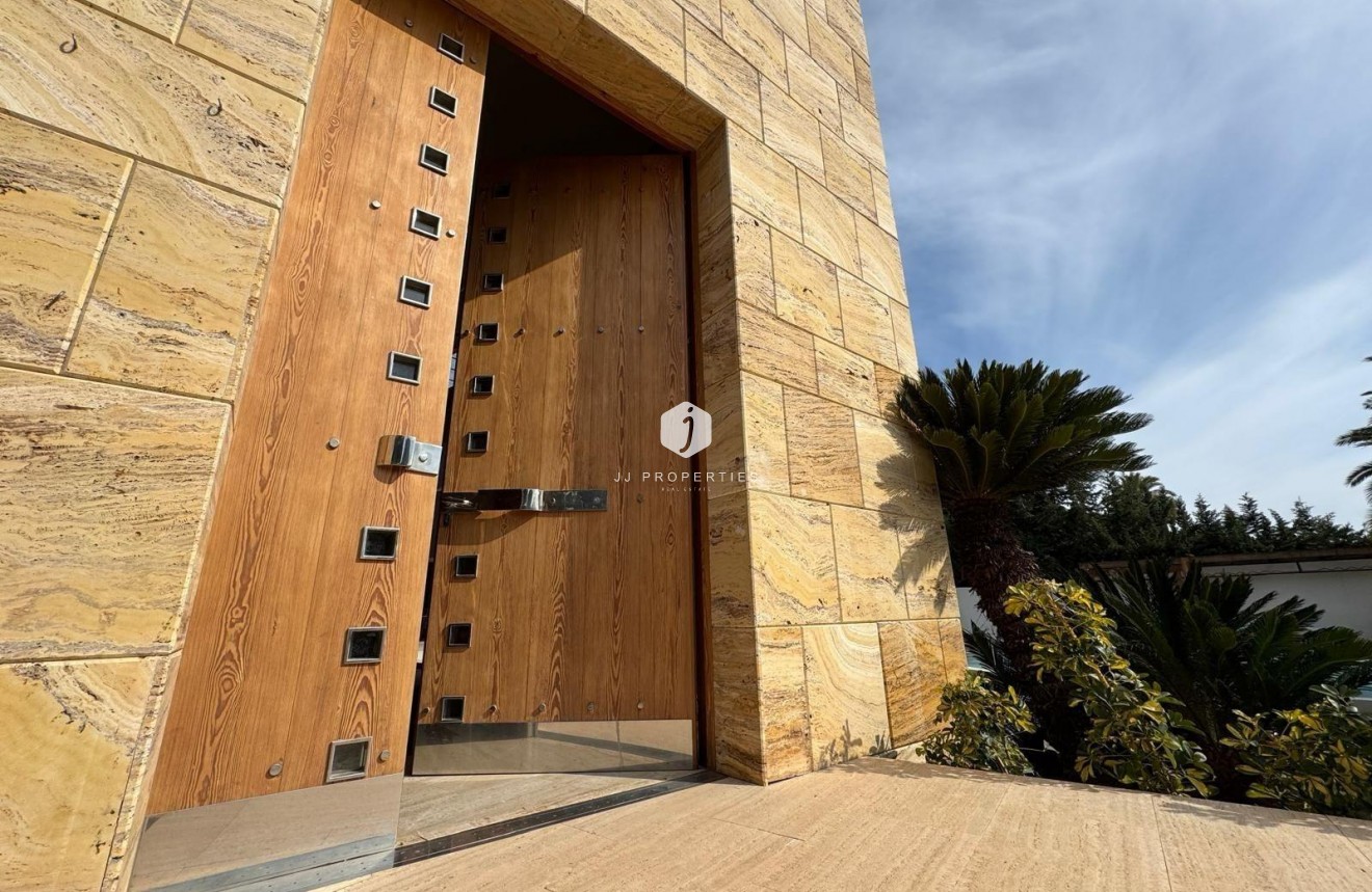 Resale - Villa -
Orihuela Costa - Altos De Campoamor