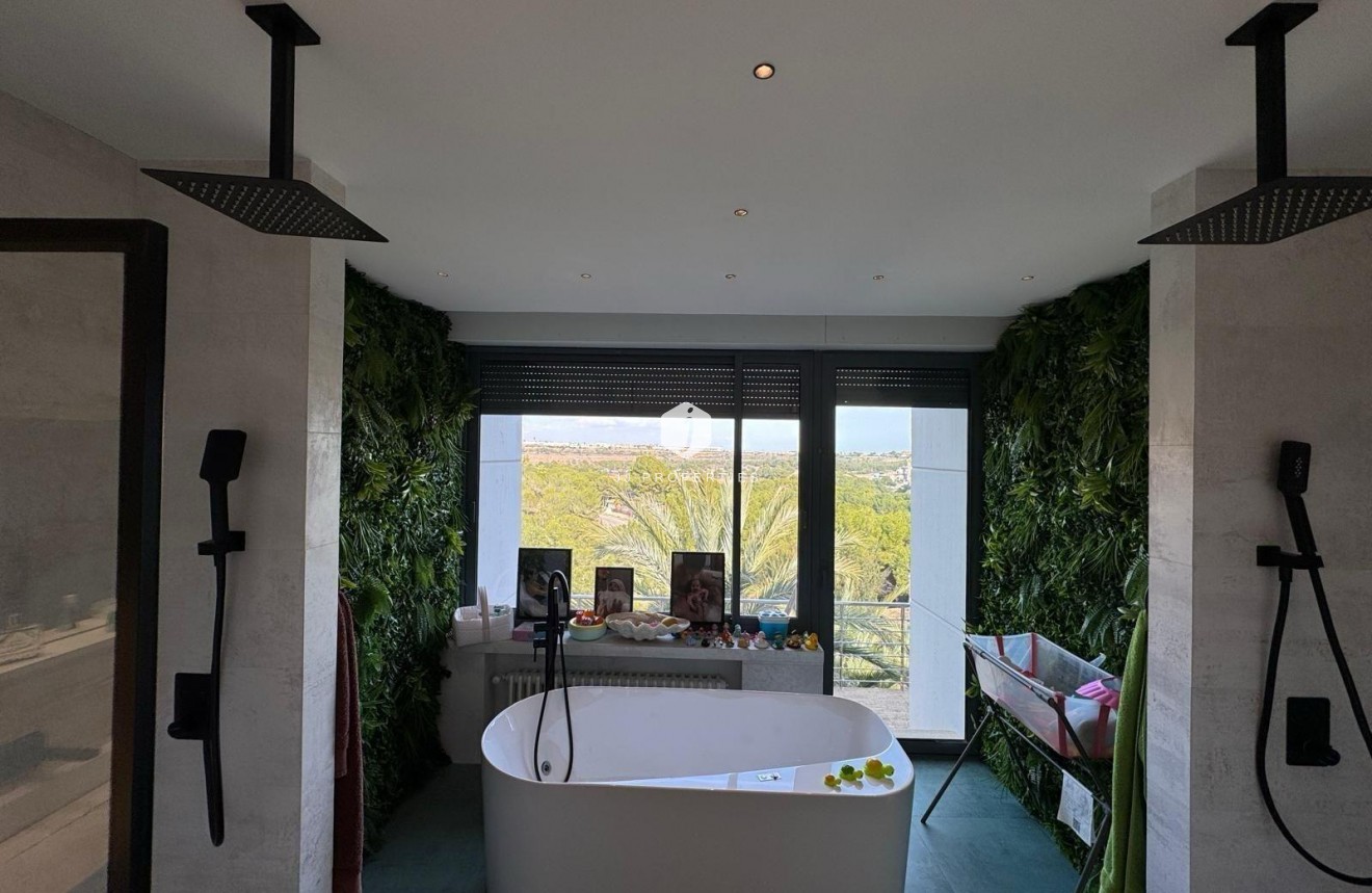 Resale - Villa -
Orihuela Costa - Altos De Campoamor