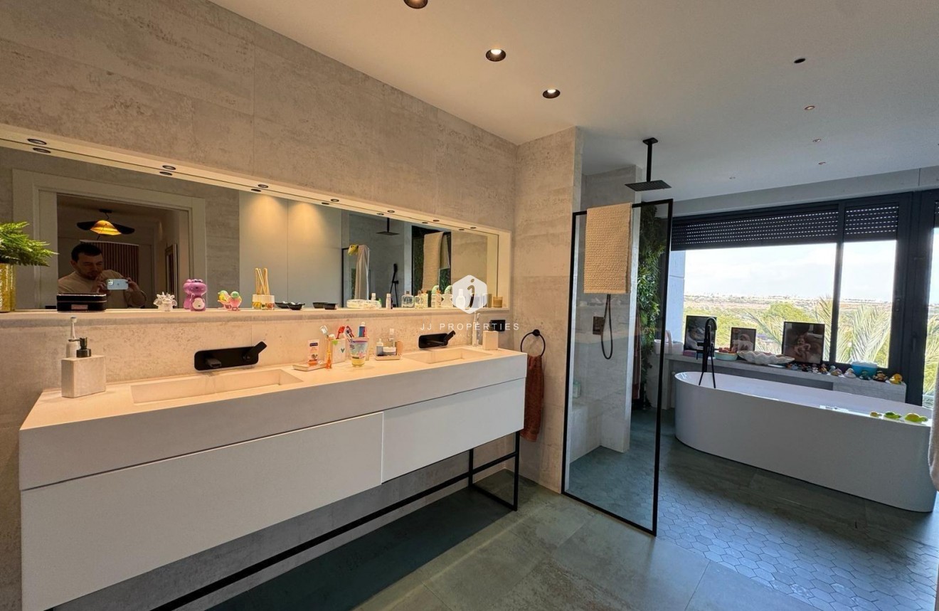 Resale - Villa -
Orihuela Costa - Altos De Campoamor