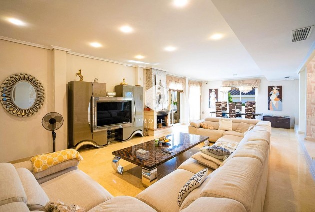 Resale - Villa -
Torrevieja - Torre la mata