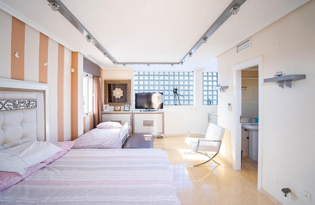 Resale - Villa -
Torrevieja - Torre la mata