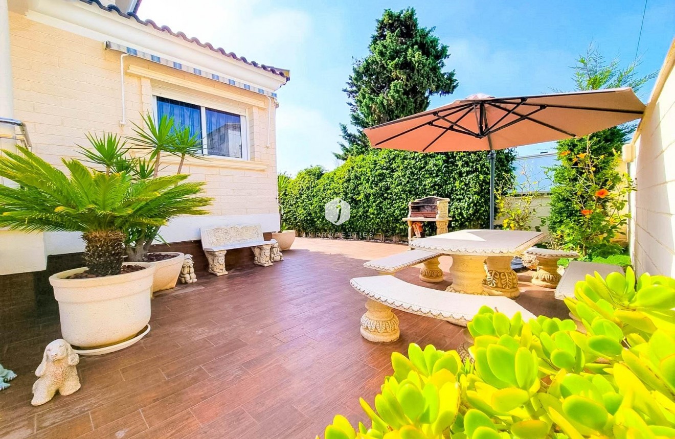 Resale - Villa -
Torrevieja - Torre la mata