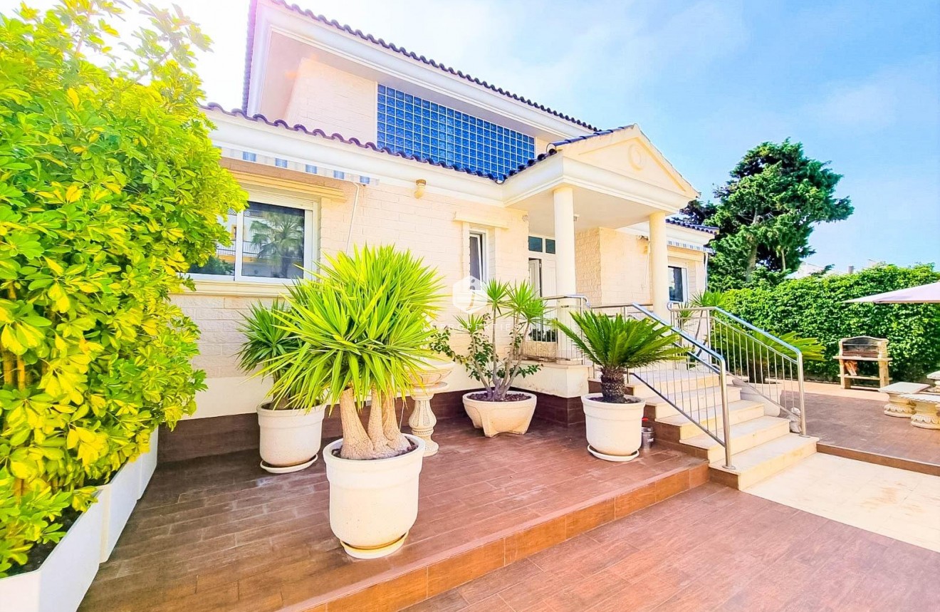 Resale - Villa -
Torrevieja - Torre la mata