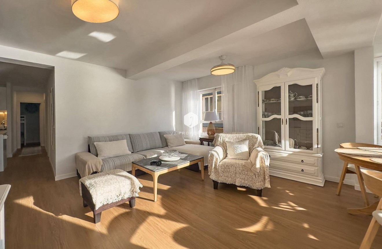 Resale - Apartment / flat -
Torrevieja - Centro