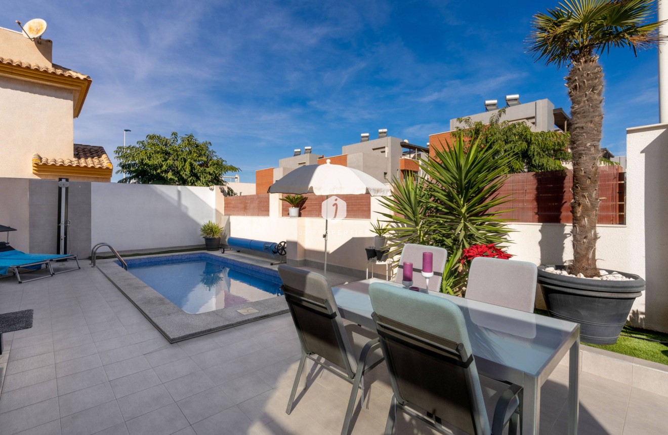 D'occasion - Villa -
Torrevieja - Aguas Nuevas 2