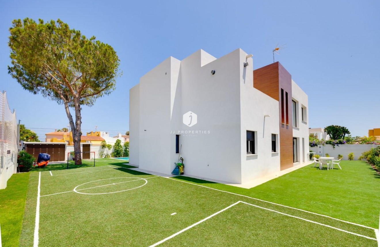 Resale - Villa -
Torrevieja - Costa Blanca