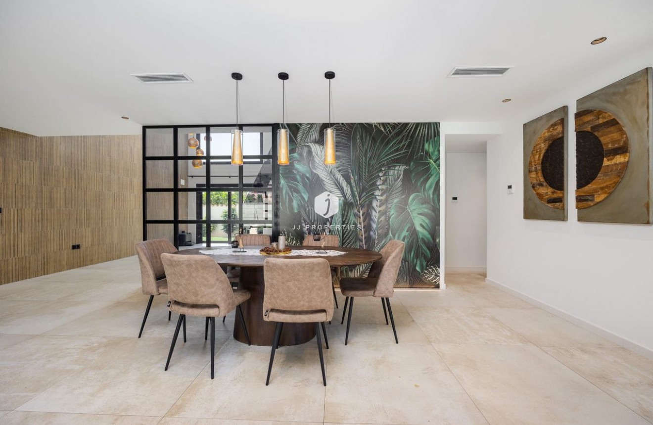 Resale - Villa -
Torrevieja - Costa Blanca