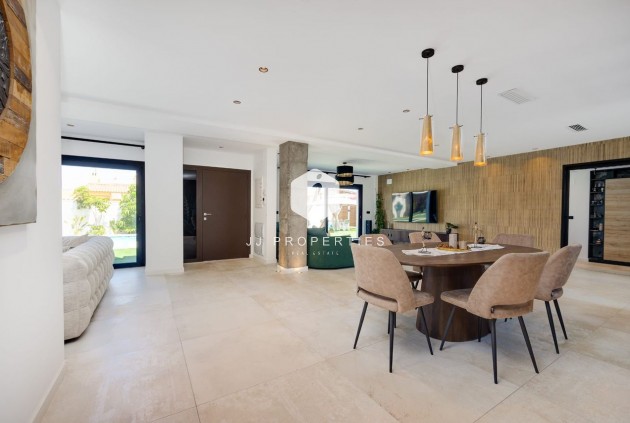 Resale - Villa -
Torrevieja - Costa Blanca