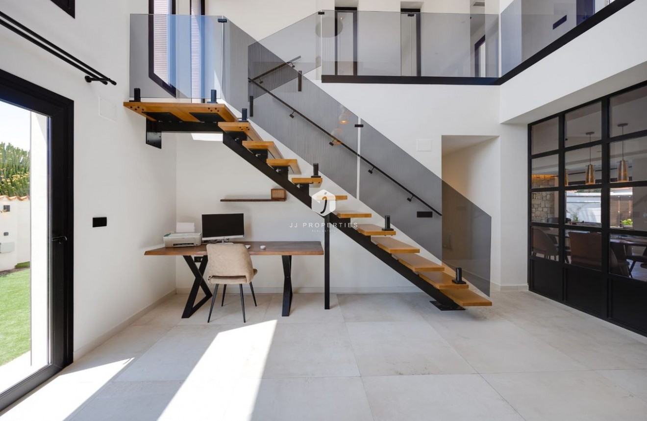 Resale - Villa -
Torrevieja - Costa Blanca