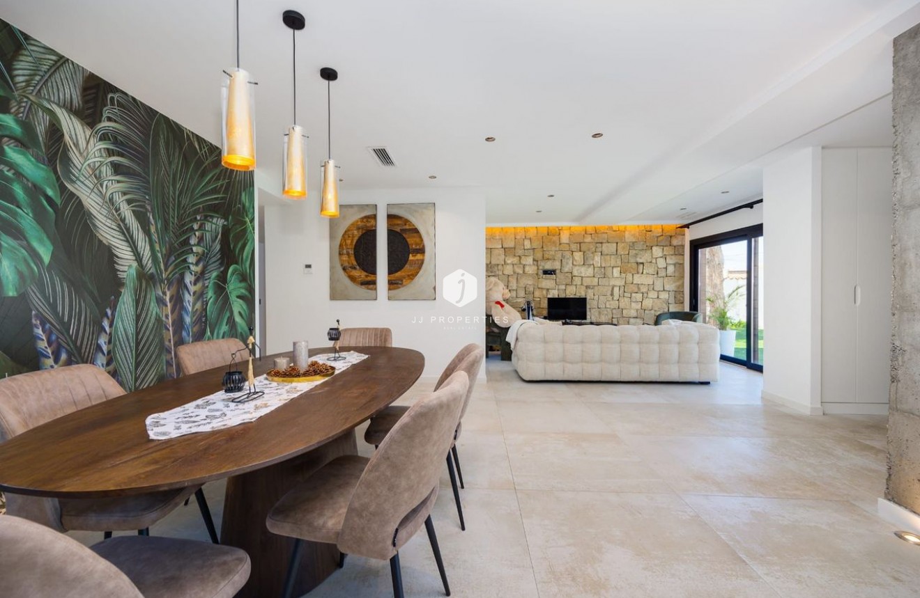 Resale - Villa -
Torrevieja - Costa Blanca