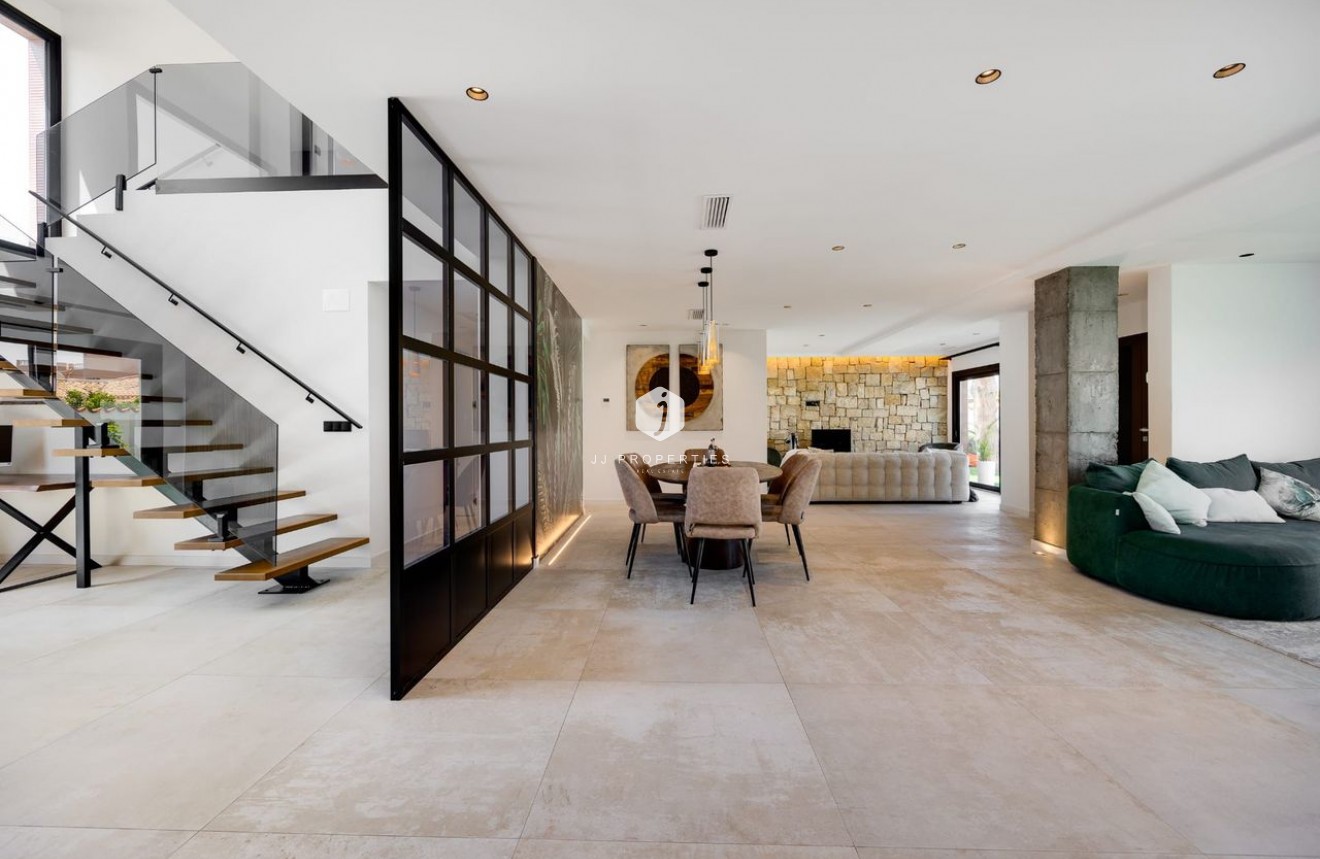 Resale - Villa -
Torrevieja - Costa Blanca