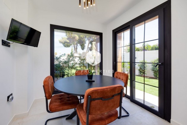 Resale - Villa -
Torrevieja - Costa Blanca