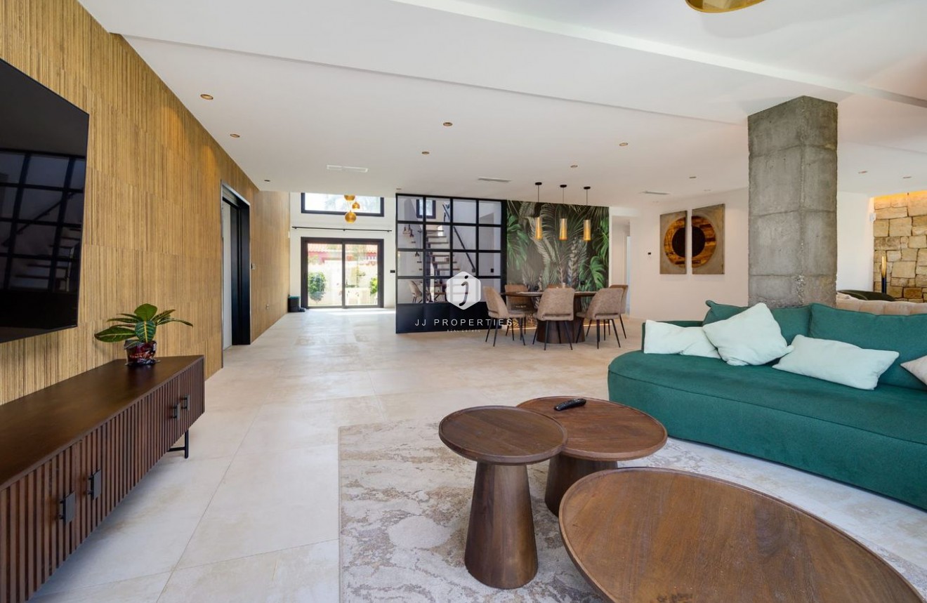 Resale - Villa -
Torrevieja - Costa Blanca