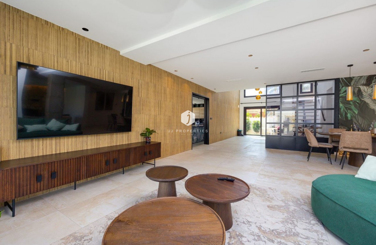 Resale - Villa -
Torrevieja - Costa Blanca