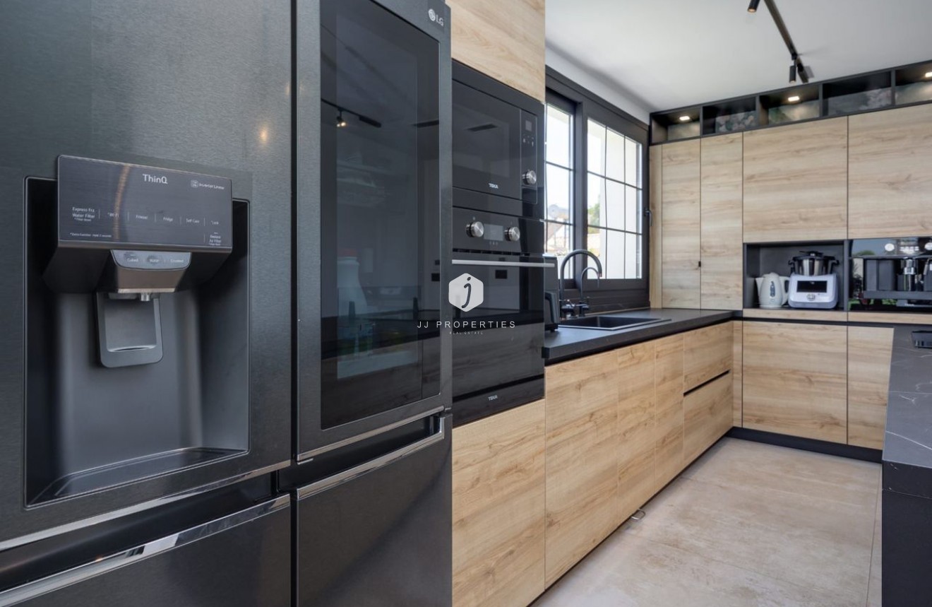 Resale - Villa -
Torrevieja - Costa Blanca