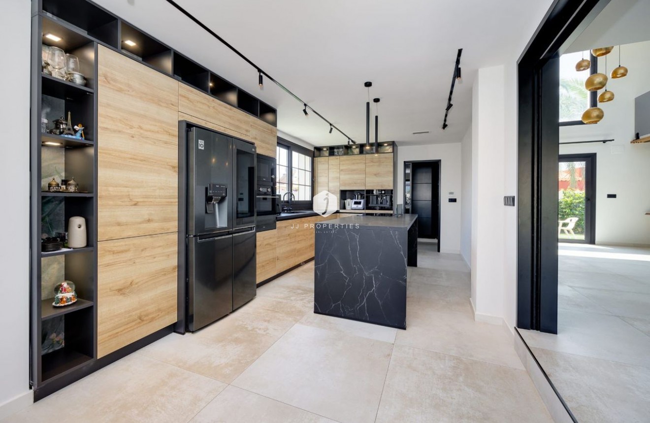 Resale - Villa -
Torrevieja - Costa Blanca