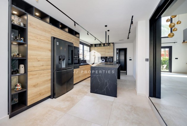 Resale - Villa -
Torrevieja - Costa Blanca