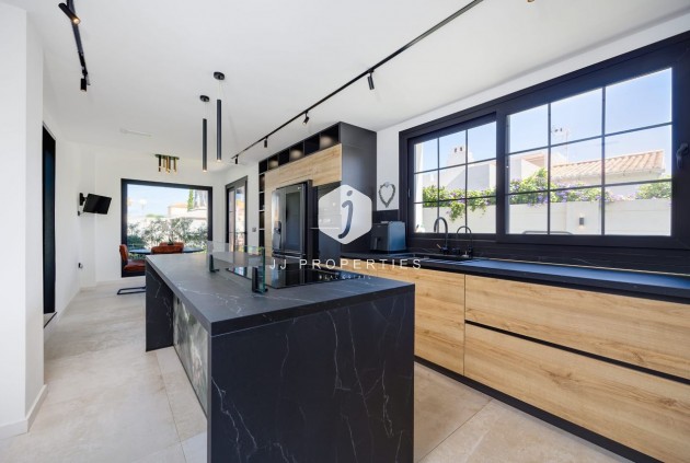 Resale - Villa -
Torrevieja - Costa Blanca