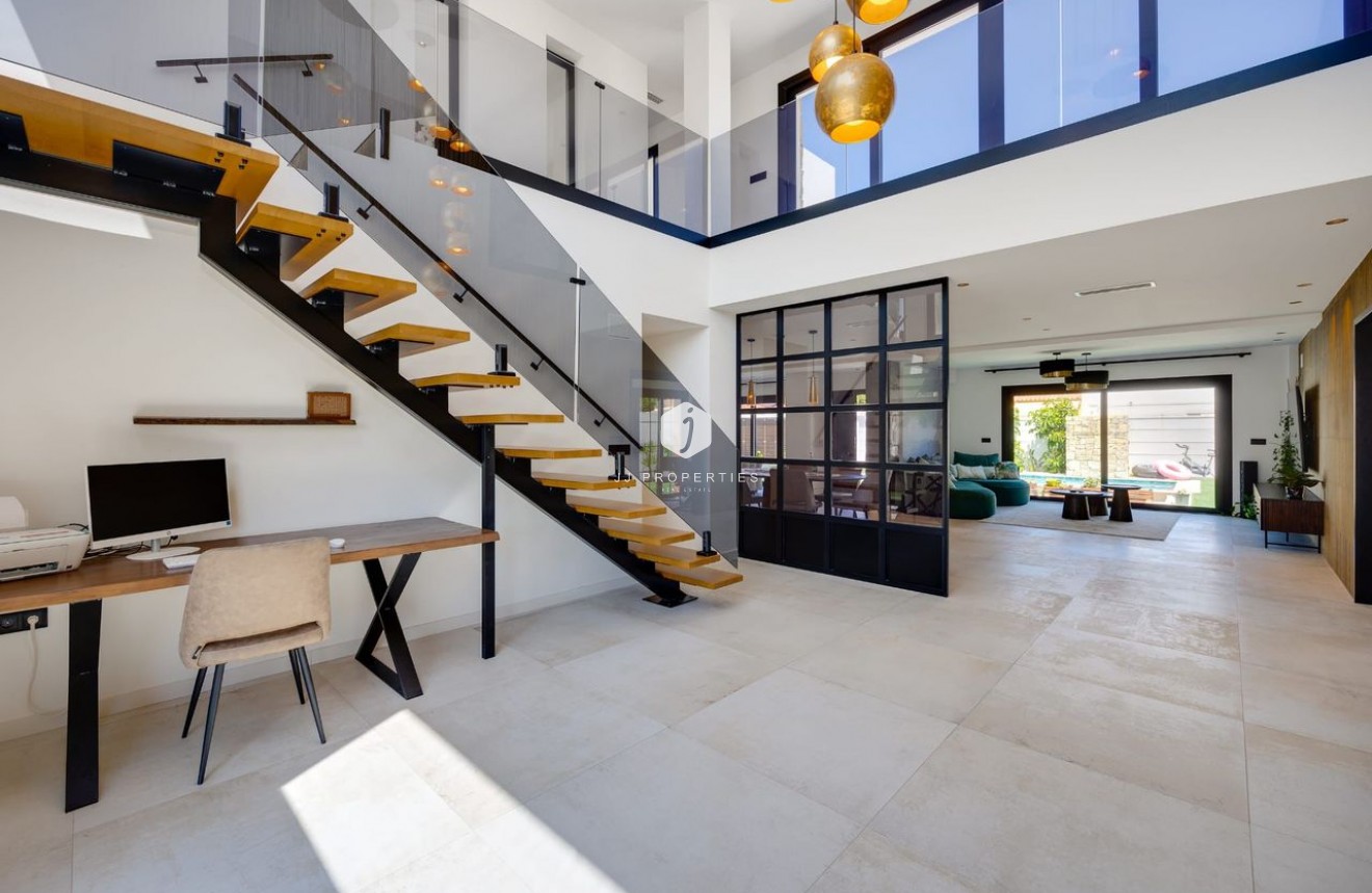 Resale - Villa -
Torrevieja - Costa Blanca