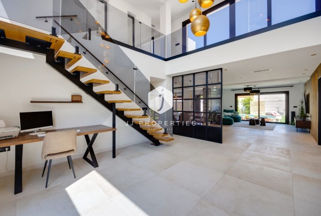 Resale - Villa -
Torrevieja - Costa Blanca