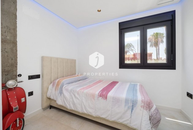 Resale - Villa -
Torrevieja - Costa Blanca
