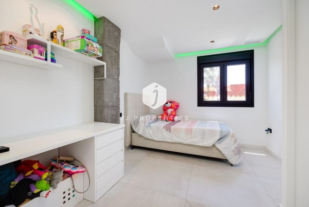 Resale - Villa -
Torrevieja - Costa Blanca