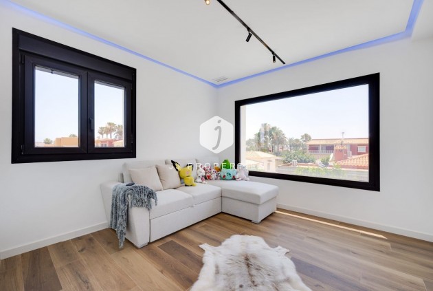 Resale - Villa -
Torrevieja - Costa Blanca