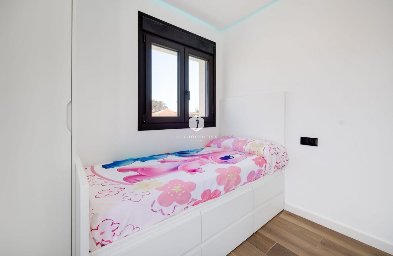 Resale - Villa -
Torrevieja - Costa Blanca