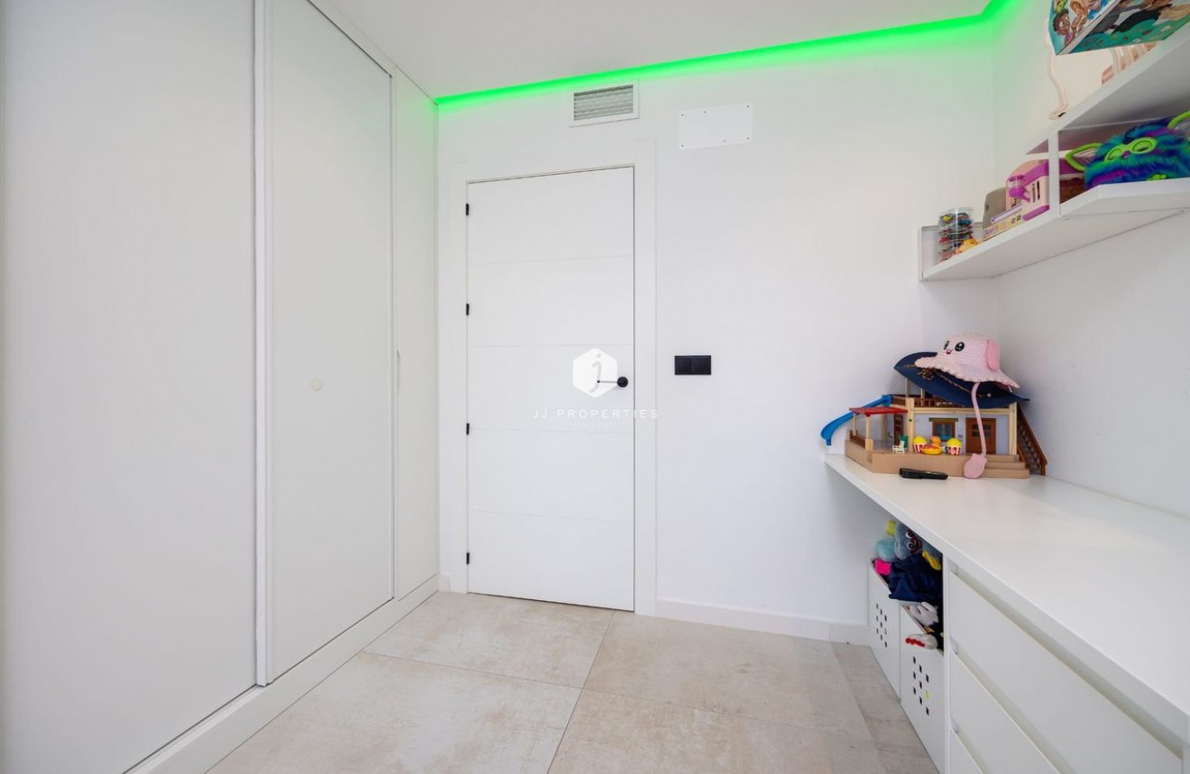 Resale - Villa -
Torrevieja - Costa Blanca