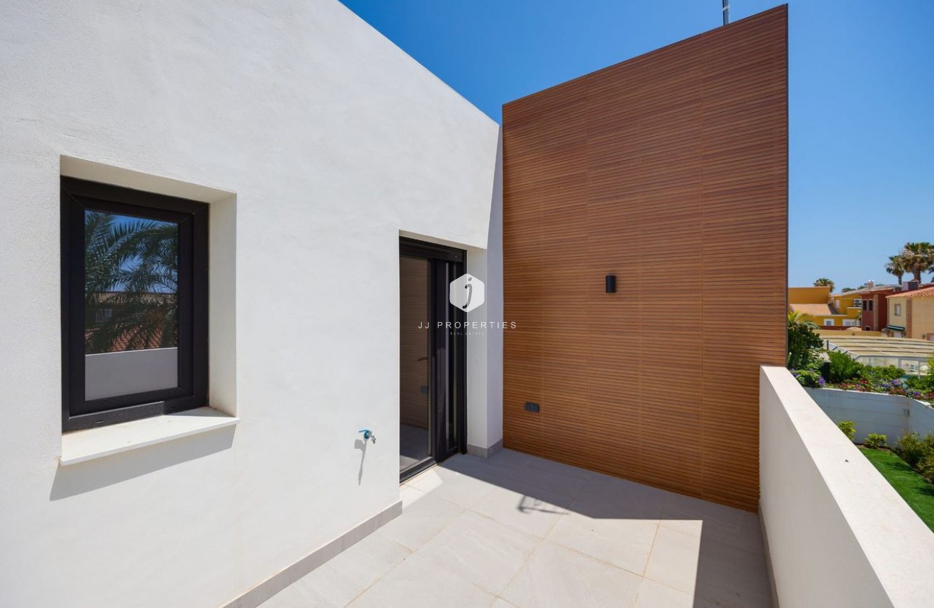 Resale - Villa -
Torrevieja - Costa Blanca