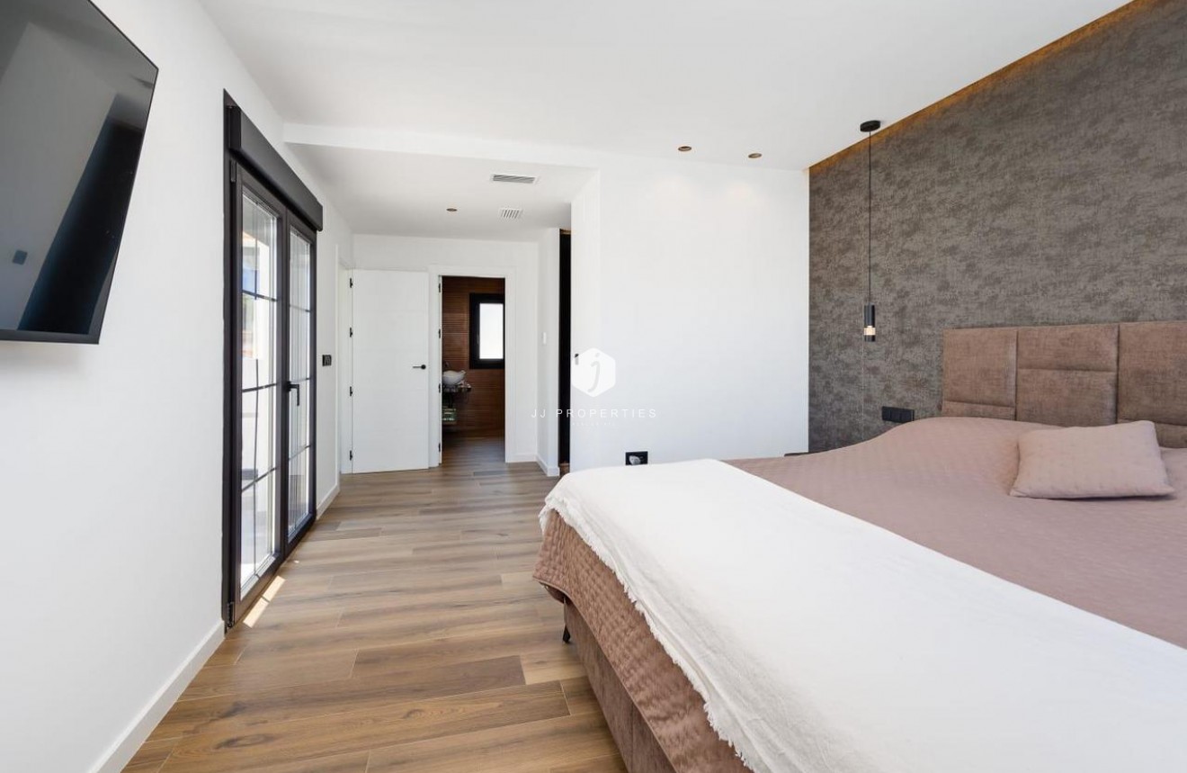 Resale - Villa -
Torrevieja - Costa Blanca