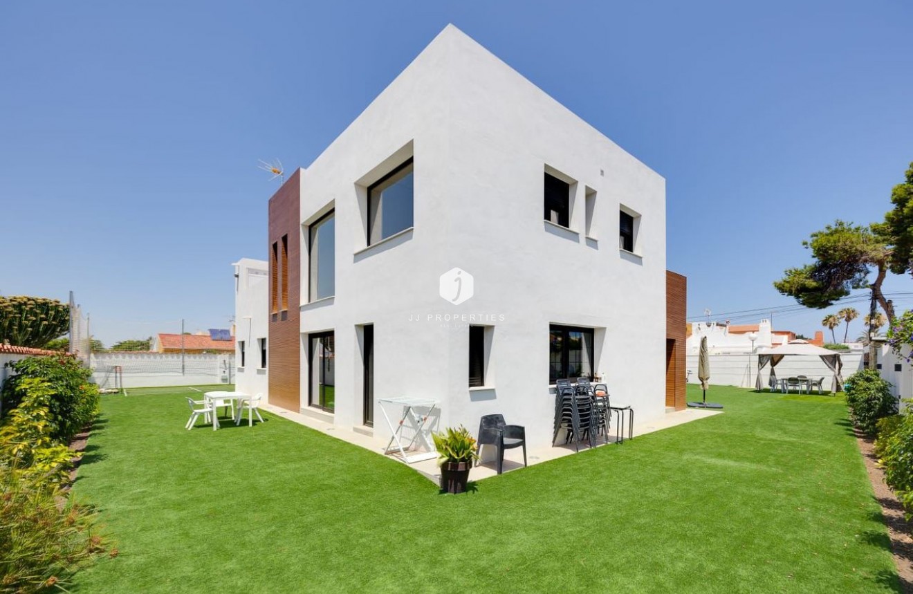 Resale - Villa -
Torrevieja - Costa Blanca