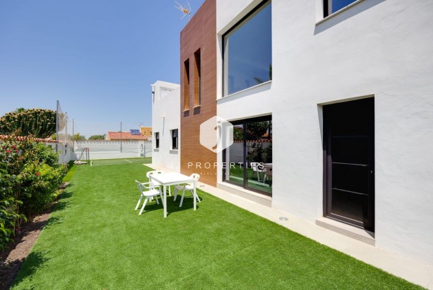 Resale - Villa -
Torrevieja - Costa Blanca