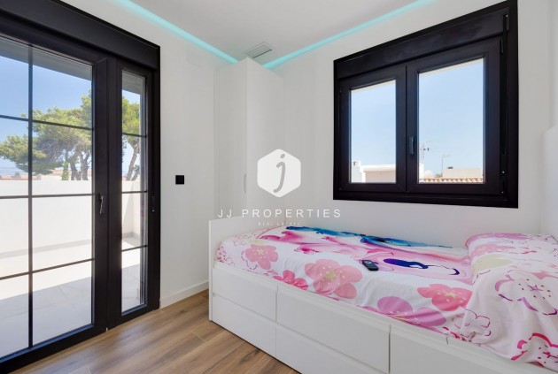 Resale - Villa -
Torrevieja - Costa Blanca