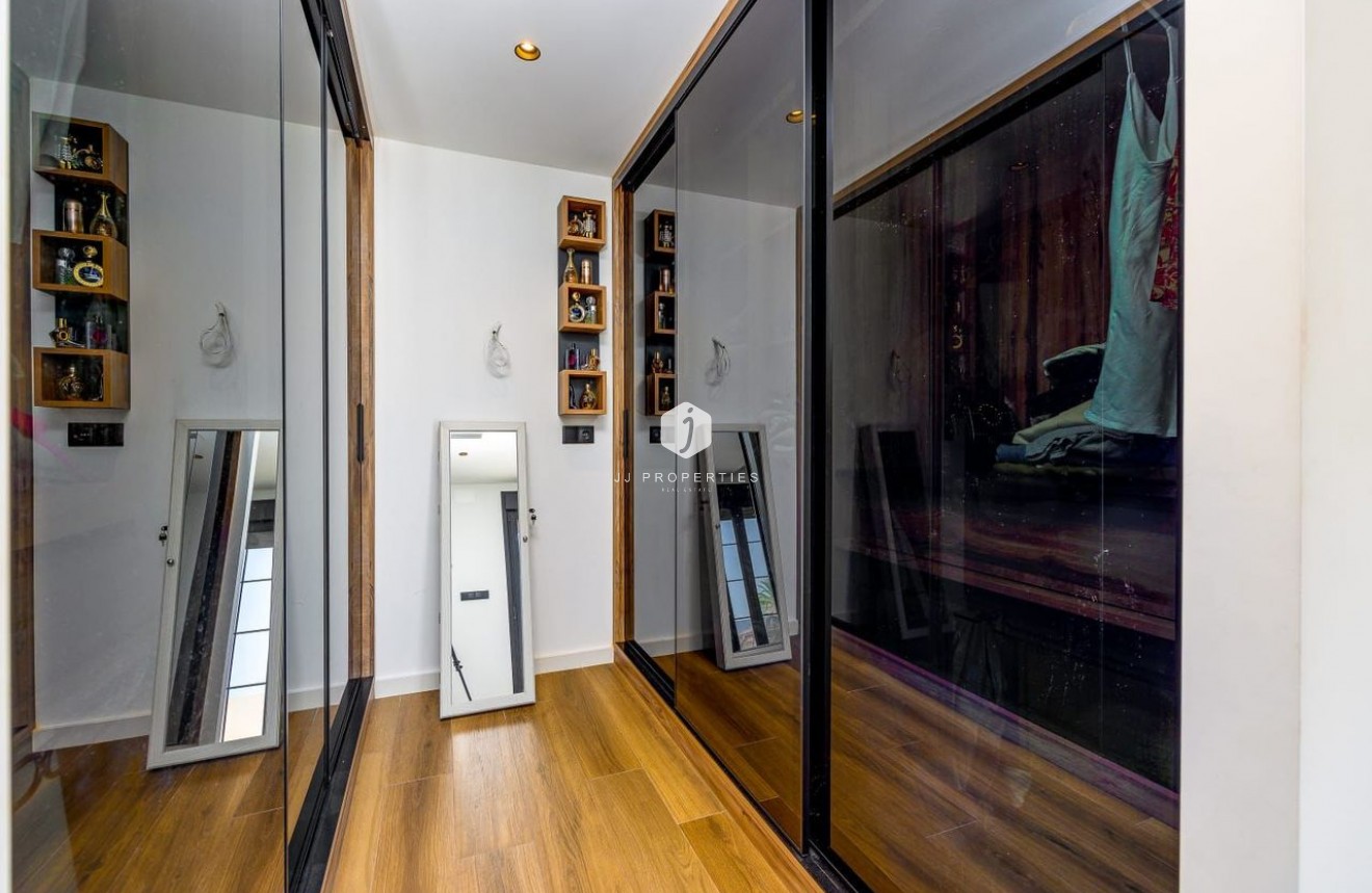 Resale - Villa -
Torrevieja - Costa Blanca