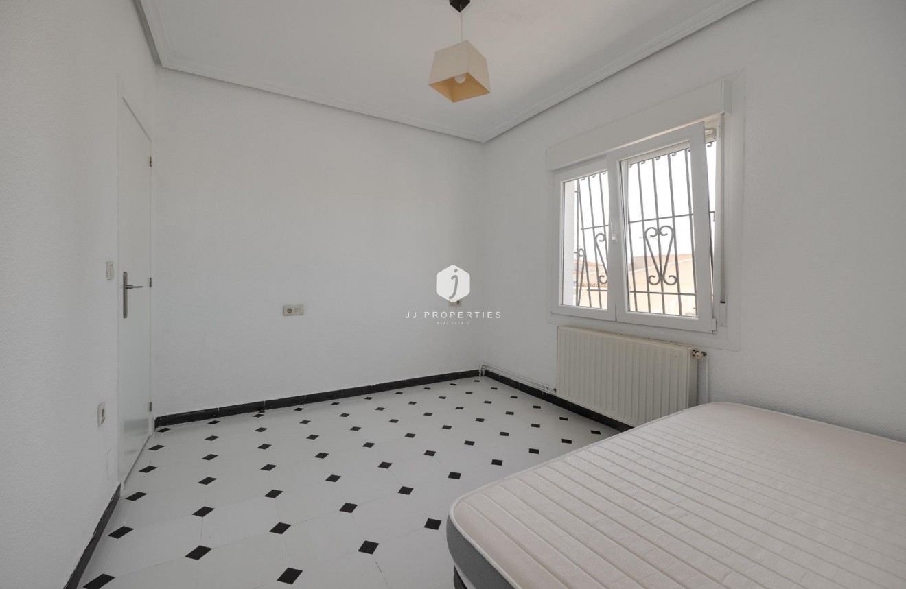 Z drugiej ręki - Szalet -
Torrevieja - La Siesta - El Salado - Torreta