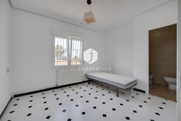 Z drugiej ręki - Szalet -
Torrevieja - La Siesta - El Salado - Torreta